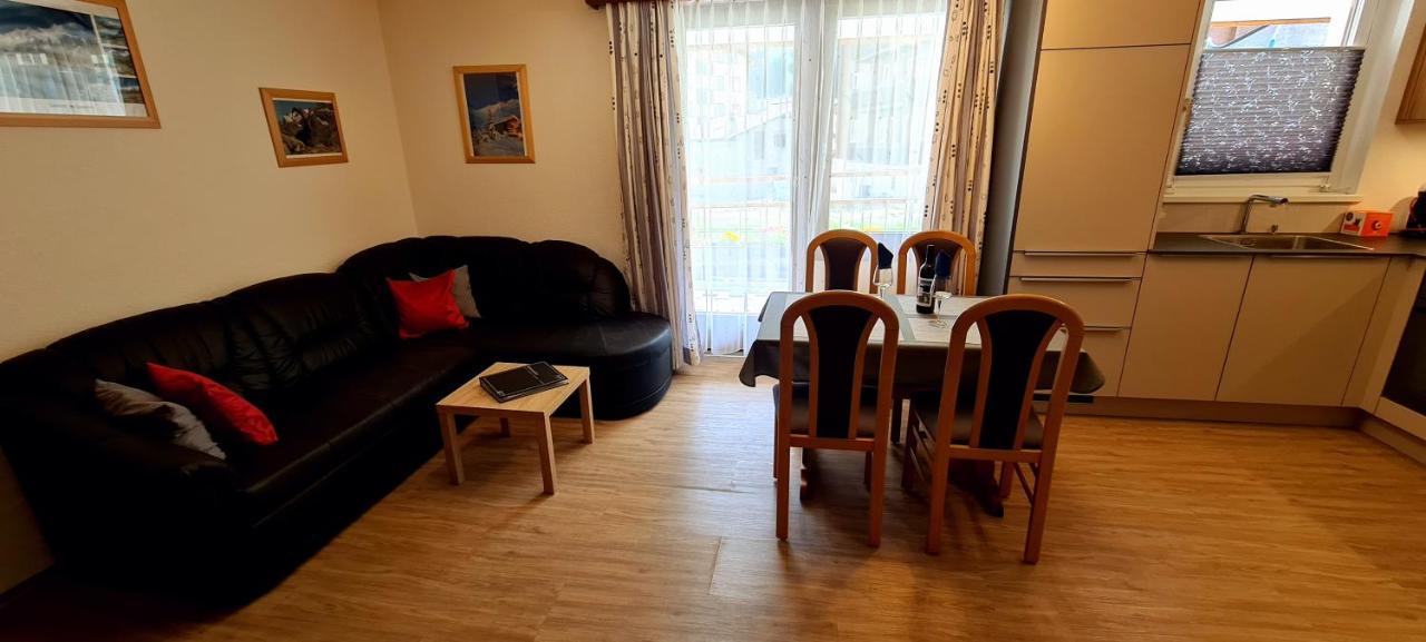 Apartmenthaus Sunshine 사스그룬트 외부 사진