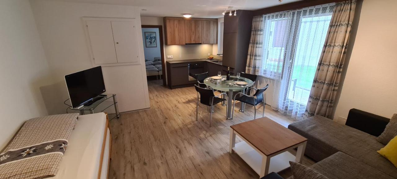 Apartmenthaus Sunshine 사스그룬트 외부 사진